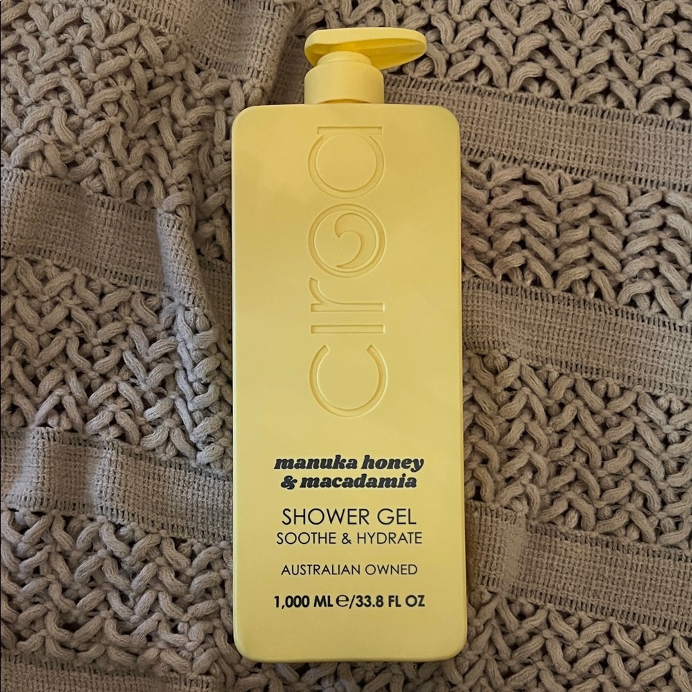 Ciroa body wash Manuka Honey & Macadamia Soothe and Hydrate NEW UNOPENED
